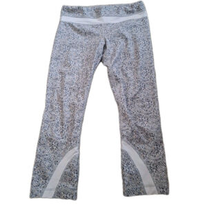 Lululemon Run Inspire Crop II Size 6 All Luxtreme Gray Floral Athletic Leggings